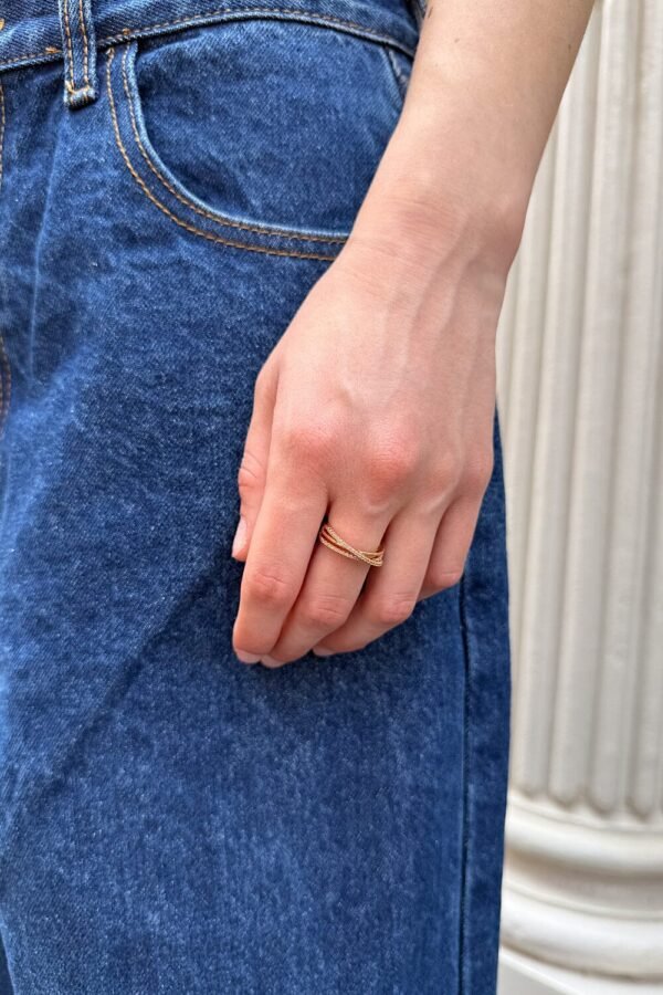 Intertwined Rings