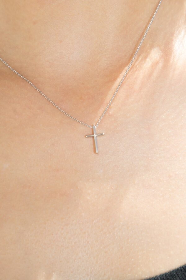 mu316f02200888_2 Mini Cross Necklace