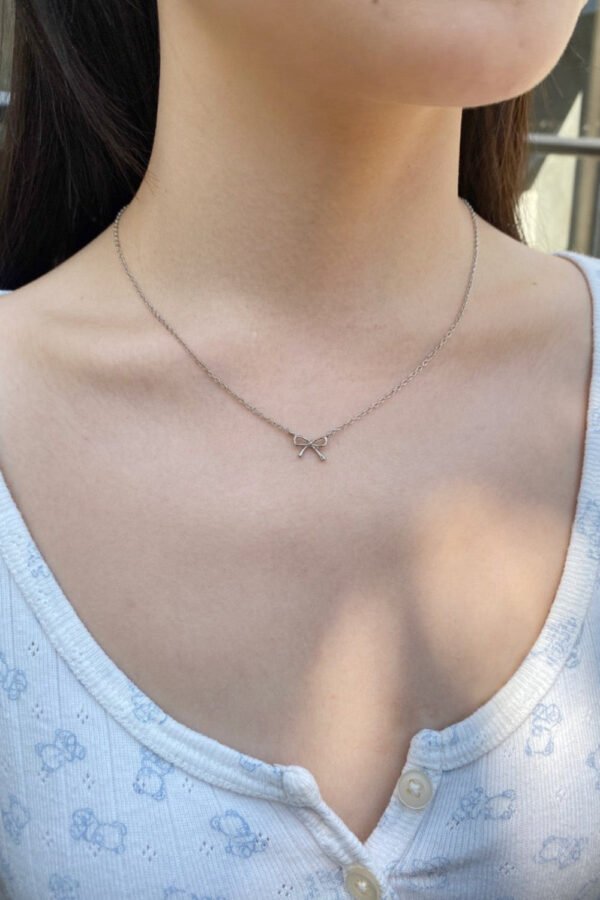 Bow Necklace